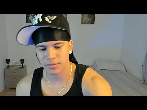 Snapshot of sant_wahlberg chatting on May 25, 11:33 pm sant wahlberg online show from May 25, 11:33 pm