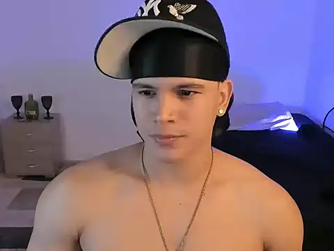 Snapshot of sant_wahlberg chatting on June 22, 11:57 pm sant wahlberg online show from June 22, 11:57 pm