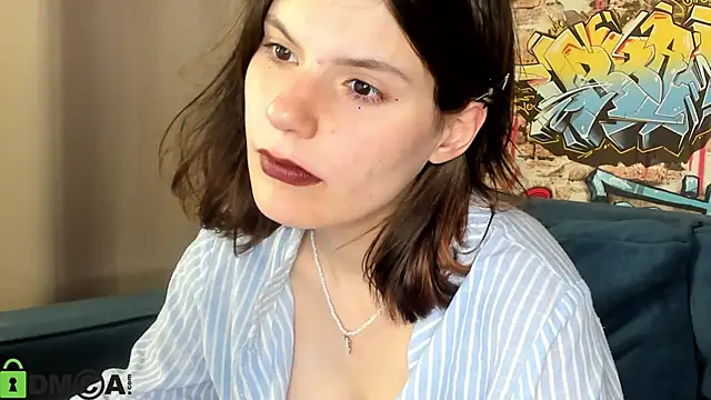Snapshot of Kira_Be11 chatting on June 8, 9:31 am Kira Be11 online show from June 8, 9:31 am