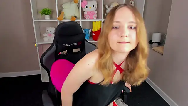Emmaa Kimm online show from May 15, 11:45 pm