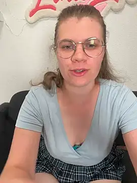 Snapshot of Lina-Love chatting on June 25, 6:45 pm Lina-Love online show from June 25, 6:45 pm