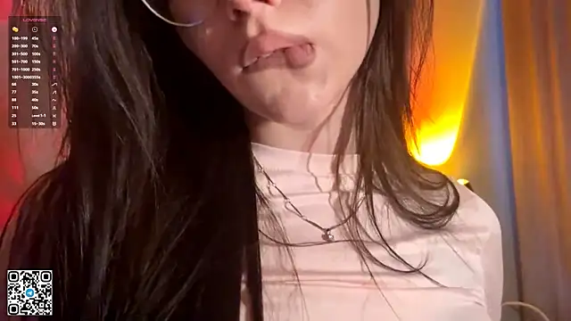 MelanieHale online show from April 28, 4:12 pm