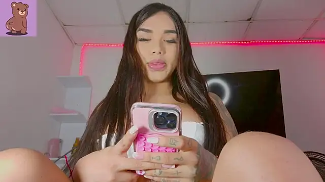 Snapshot of alejadolli chatting on June 13, 11:35 pm alejadolli online show from June 13, 11:35 pm