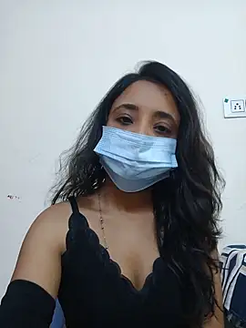 Snapshot of Fire_honeybee chatting on May 13, 8:23 am Fire honeybee online show from May 13, 8:23 am