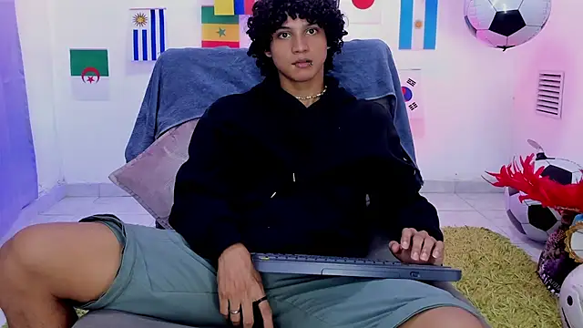 Snapshot of hades_derox_ chatting on July 9, 12:15 am hades derox online show from July 9, 12:15 am