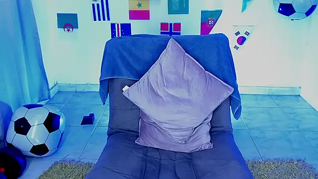 Snapshot of hades_derox_ chatting on July 14, 12:35 am hades derox online show from July 14, 12:35 am