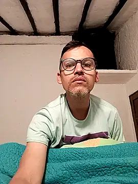 Snapshot of jairo43 chatting on April 30, 11:05 am jairo43 online show from April 30, 11:05 am