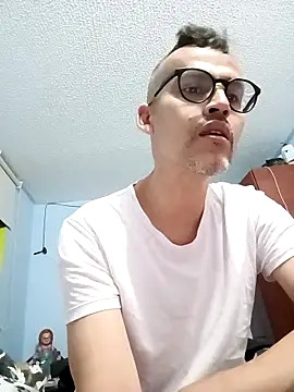 Snapshot of jairo43 chatting on May 4, 10:11 am jairo43 online show from May 4, 10:11 am