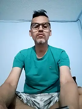 Snapshot of jairo43 chatting on May 11, 2:23 pm jairo43 online show from May 11, 2:23 pm