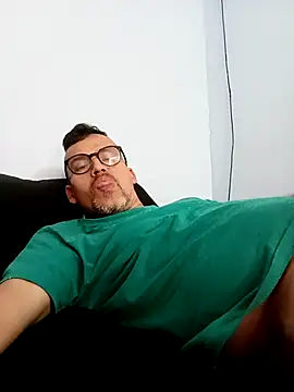 Snapshot of jairo43 chatting on May 13, 2:25 pm jairo43 online show from May 13, 2:25 pm
