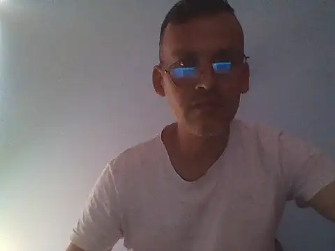 Snapshot of jairo43 chatting on July 4, 2:23 pm jairo43 online show from July 4, 2:23 pm