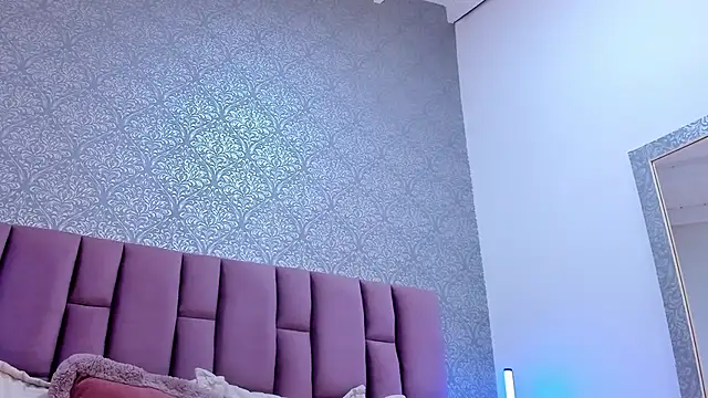 Snapshot of DianaRed_ chatting on July 15, 8:47 pm DianaRed online show from July 15, 8:47 pm