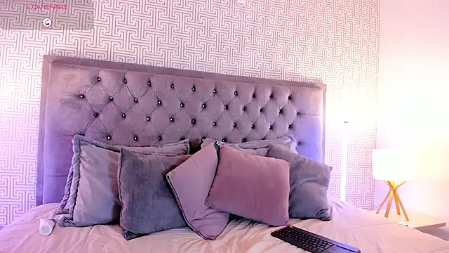 Snapshot of DianaRed_ chatting on July 20, 8:55 pm DianaRed online show from July 20, 8:55 pm