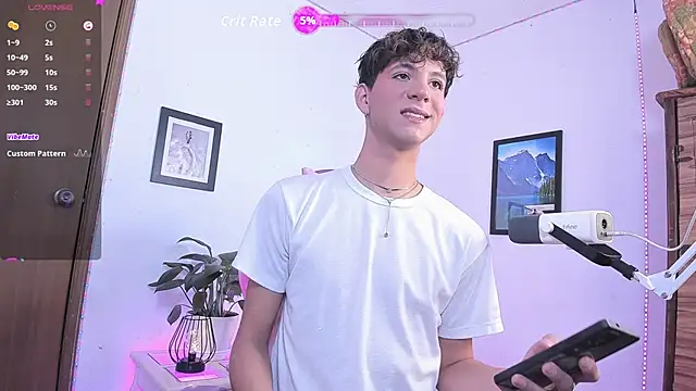 Snapshot of EthanRoss1 chatting on April 30, 10:14 pm EthanRoss1 online show from April 30, 10:14 pm
