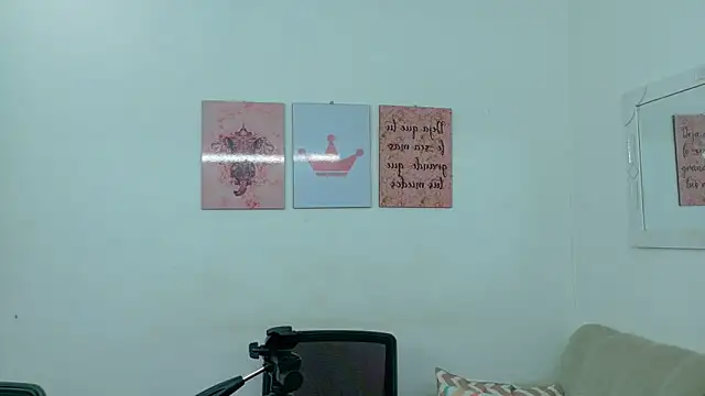 Snapshot of Zoe_rousse01 chatting on May 16, 8:07 pm Zoe rousse01 online show from May 16, 8:07 pm