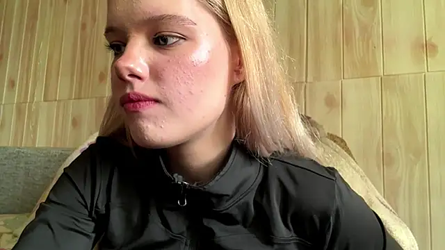 Snapshot of Malinwitch chatting on June 20, 2:53 pm Malinwitch online show from June 20, 2:53 pm