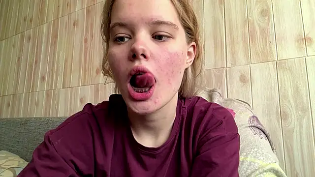 Snapshot of Malinwitch chatting on July 1, 6:37 am Malinwitch online show from July 1, 6:37 am