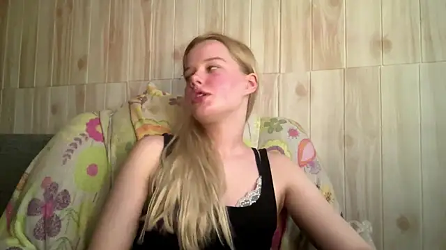 Snapshot of Malinwitch chatting on July 9, 3:49 pm Malinwitch online show from July 9, 3:49 pm