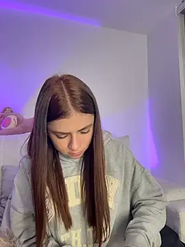 Snapshot of EmilyCxx chatting on August 5, 3:31 am EmilyCxx online show from August 5, 3:31 am