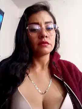 mili hotty online show from June 2, 11:45 am