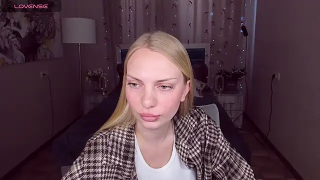 Snapshot of NancyGlamour chatting on May 16, 9:50 am NancyGlamour online show from May 16, 9:50 am