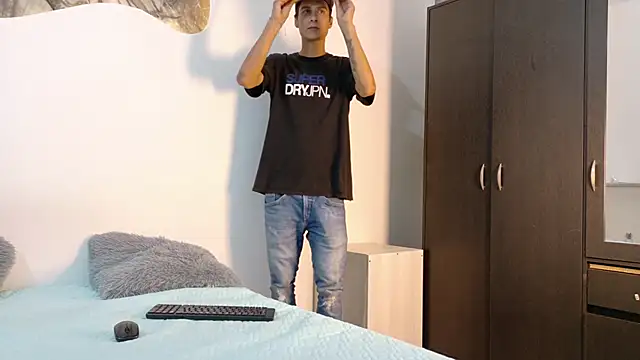 Snapshot of cameronsilverman chatting on June 5, 8:03 pm cameronsilverman online show from June 5, 8:03 pm