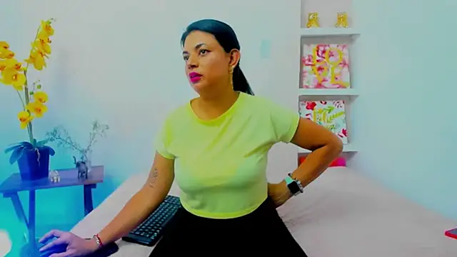 Snapshot of ChloeSmith9 chatting on June 9, 9:59 pm ChloeSmith9 online show from June 9, 9:59 pm