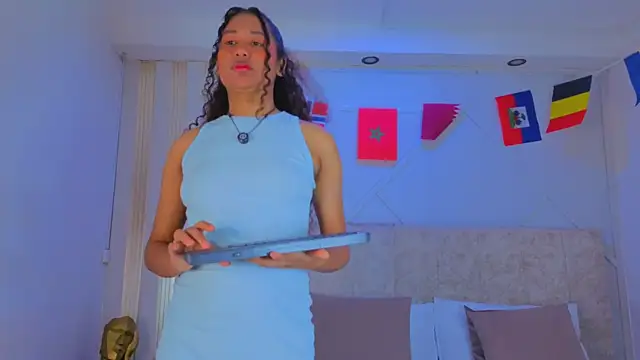 Snapshot of secretestrella chatting on June 26, 2:49 am secretestrella online show from June 26, 2:49 am