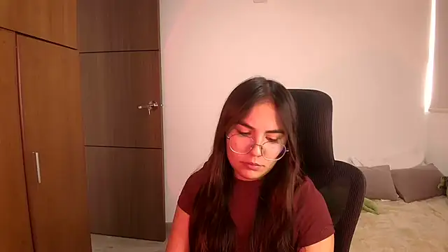 Snapshot of abbyyandmaxx chatting on July 17, 4:45 pm abbyyandmaxx online show from July 17, 4:45 pm