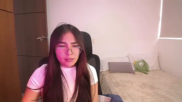 Snapshot of abbyyandmaxx chatting on July 30, 8:52 pm abbyyandmaxx online show from July 30, 8:52 pm