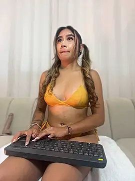 Snapshot of Yulieth_x chatting on June 13, 1:53 pm Yulieth x online show from June 13, 1:53 pm