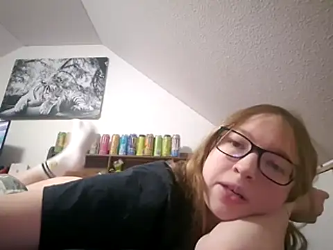 Snapshot of Freaky-Doll chatting on May 8, 9:09 pm Freaky-Doll online show from May 8, 9:09 pm