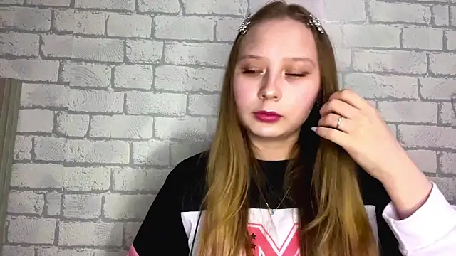 MertieVandusen online show from April 30, 4:24 pm