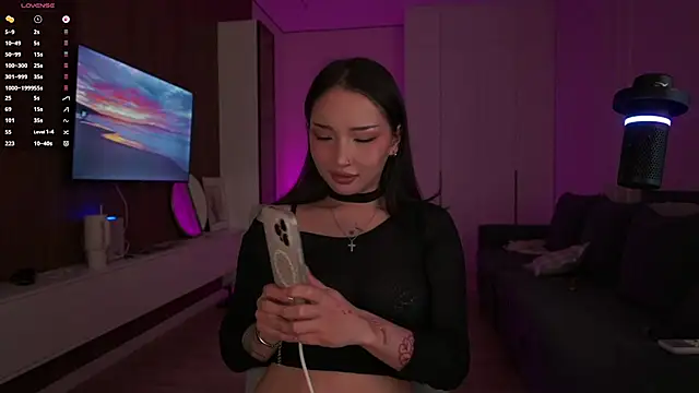 Snapshot of asvna_ chatting on July 13, 12:24 am asvna online show from July 13, 12:24 am