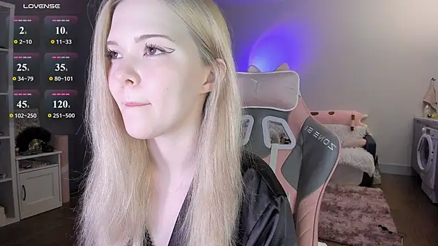 Snapshot of fairy_cassie chatting on May 8, 10:37 pm fairy cassie online show from May 8, 10:37 pm