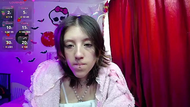 Snapshot of Blair_y_Briar chatting on June 18, 4:22 pm Blair y Briar online show from June 18, 4:22 pm