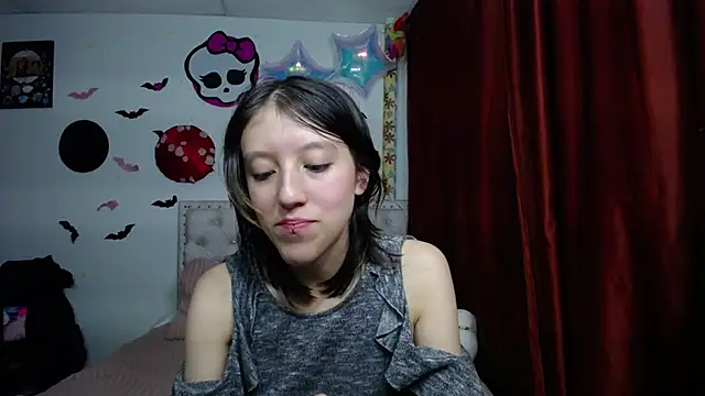 Snapshot of Blair_y_Briar chatting on June 23, 11:14 pm Blair y Briar online show from June 23, 11:14 pm
