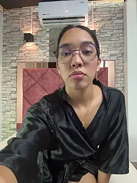 Snapshot of Serena_Velvett chatting on June 6, 8:02 pm Serena Velvett online show from June 6, 8:02 pm
