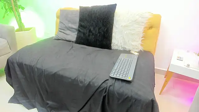 Snapshot of Zane_Belville chatting on June 4, 11:27 am Zane Belville online show from June 4, 11:27 am