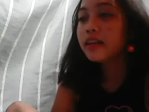 Snapshot of Yours_AsianPinayGirl18 chatting on June 22, 6:43 am Yours AsianPinayGirl18 online show from June 22, 6:43 am