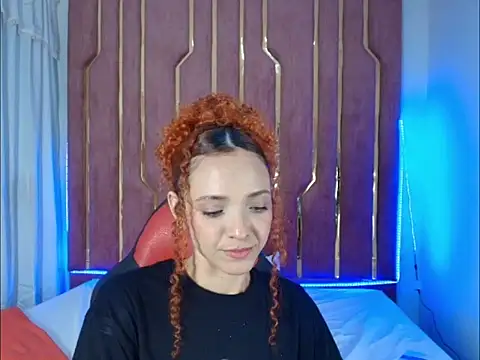 Snapshot of Kiaralovee26 chatting on May 15, 2:18 am Kiaralovee26 online show from May 15, 2:18 am