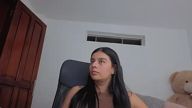 valerihouse  online show from May 3, 1:55 am