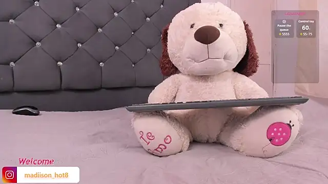 Snapshot of madiison_hot chatting on July 28, 6:20 pm madiison hot online show from July 28, 6:20 pm