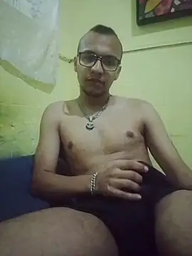 Snapshot of Marciosafado25 chatting on May 3, 10:27 pm Marciosafado25 online show from May 3, 10:27 pm