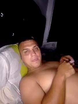 Snapshot of Marvic_men chatting on May 2, 1:32 am Marvic men online show from May 2, 1:32 am
