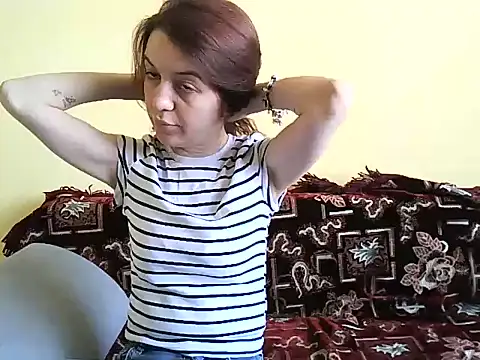 Snapshot of foxy_karla chatting on June 3, 11:35 am foxy karla online show from June 3, 11:35 am