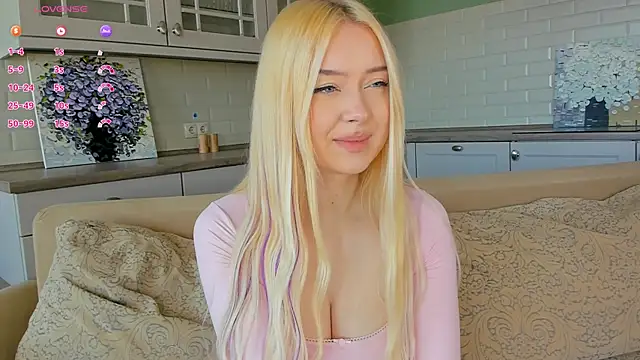 Snapshot of Chanelbayerr chatting on June 26, 3:44 am Chanelbayerr online show from June 26, 3:44 am