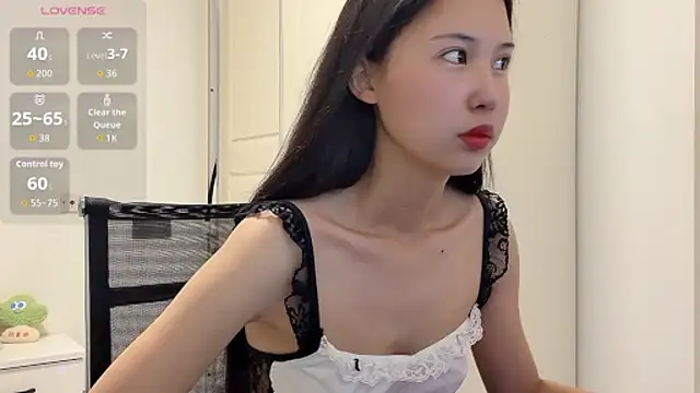 Snapshot of -LINXI chatting on June 4, 12:38 am -LINXI online show from June 4, 12:38 am