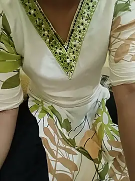 Snapshot of Seema_yadav01 chatting on August 3, 5:28 am Seema yadav01 online show from August 3, 5:28 am