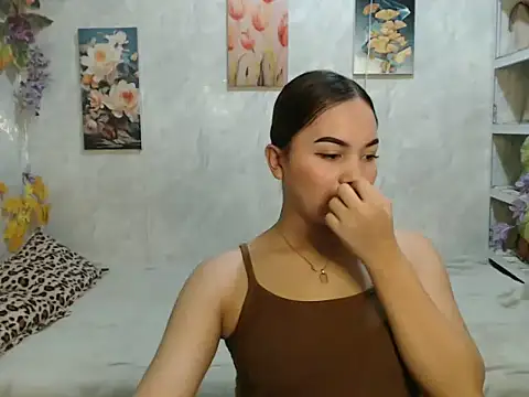Snapshot of ur_asiankat chatting on June 18, 6:24 am ur asiankat online show from June 18, 6:24 am